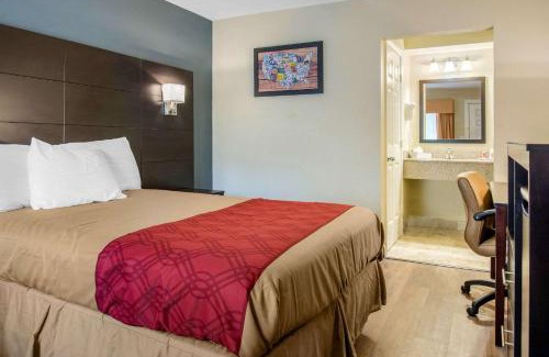 Freeport Cabin | Econo Lodge Freeport - Brunswick Area