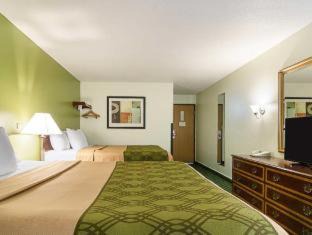 Hays Cabin | Econo Lodge Hays I-70