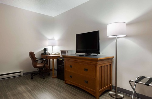 Escanaba Hotel | Econo Lodge Inn & Suites Escanaba North