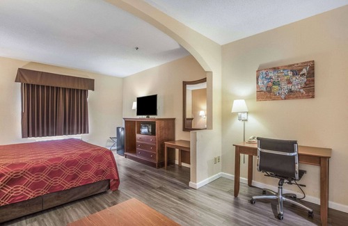 Marietta Hotel | Econo Lodge Inn & Suites Marietta near Dobbins ARB