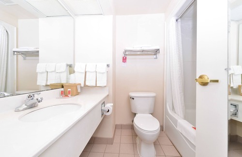 Marietta Hotel | Econo Lodge Inn & Suites Marietta near Dobbins ARB