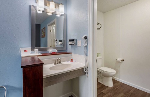 Sandusky South Hotel | Econo Lodge Inn & Suites Sandusky South