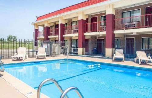Kearney Cabin | Econo Lodge Kearney - Liberty