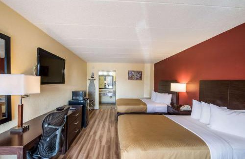 Kearney Cabin | Econo Lodge Kearney - Liberty