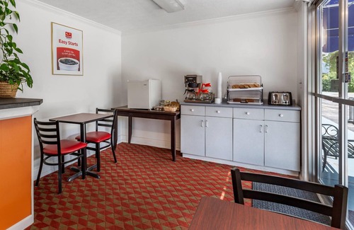 Lee Hotel | Econo Lodge Lee - Great Barrington