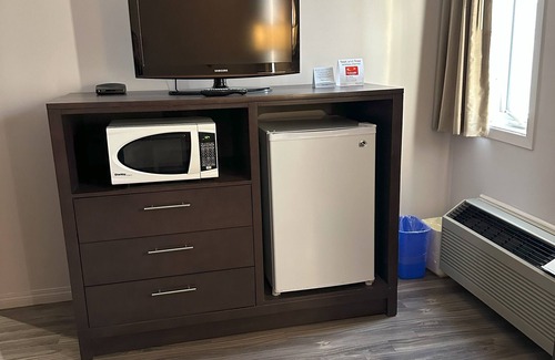 South Lethbridge Hotel | Econo Lodge Lethbridge