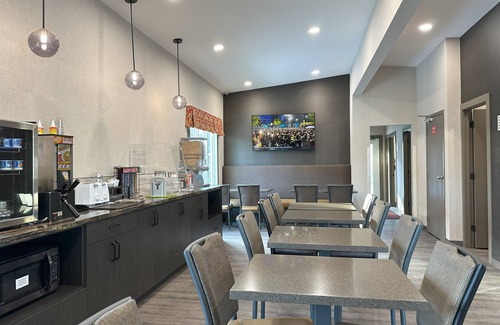 South Lethbridge Hotel | Econo Lodge Lethbridge