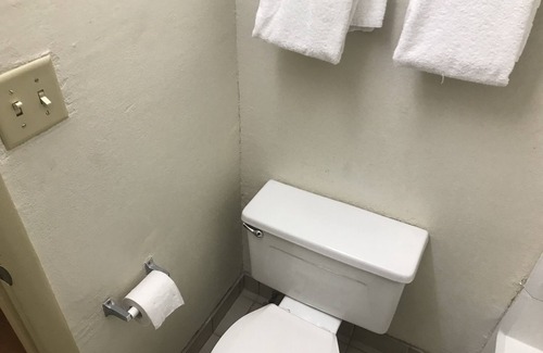 Savannah Hotel | Econo Lodge Midtown