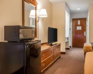 Russellville Cabin | Econo Lodge Saint Stephen