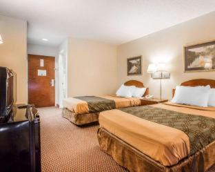 Russellville Cabin | Econo Lodge Saint Stephen