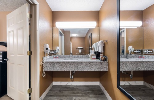 Selmer Hotel | Econo Lodge Selmer