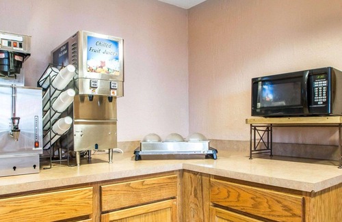 Springfield Hotel | Econo Lodge Springfield I-44