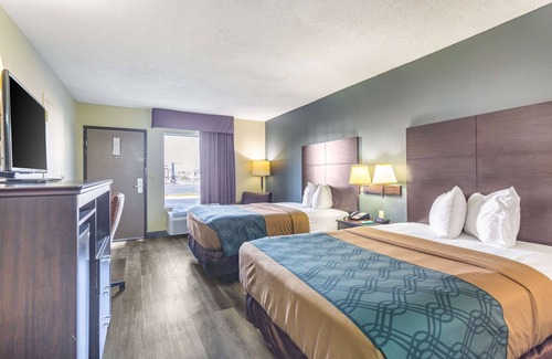 Clarksville Hotel | Econo Lodge & Suites Clarksville near Governors Square Mall