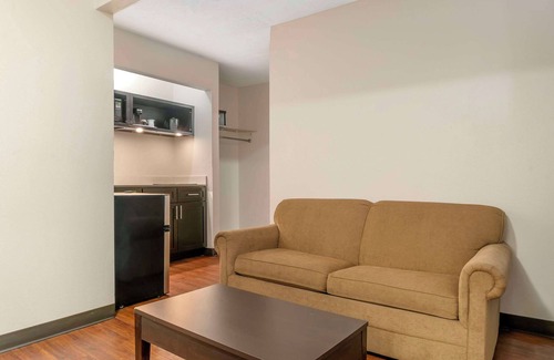 Traverse City Hotel | Econo Lodge Traverse City South