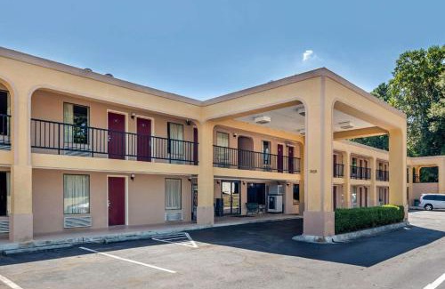 Union City Cabin | Econo Lodge Union City - Atlanta South