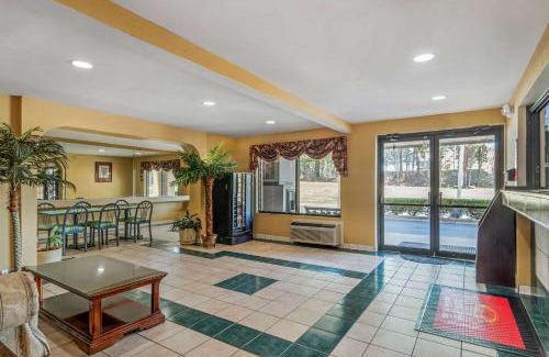 Union City Cabin | Econo Lodge Union City - Atlanta South
