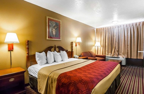 Dyersburg Hotel | Econo Lodge