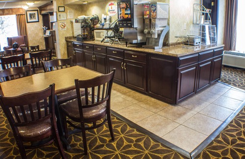 Erie Hotel | Econo Lodge