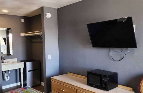 Victorville Hotel | Economy Inn Victorville