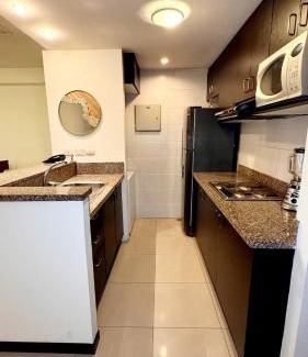 Simon Bolivar Apartment | EcuaBook Family Apartment Airport 504