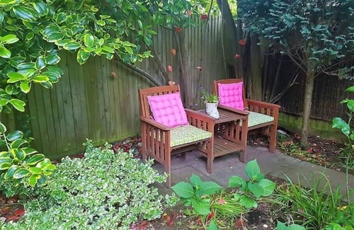Watford House | Edale.in Hertfordshire countryside. 15 minute train to London.