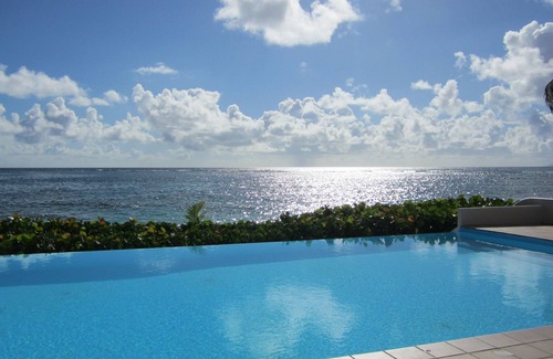 Sainte-Anne Apartment | EDEN BLUE THE DREAM FEET IN THE WATER