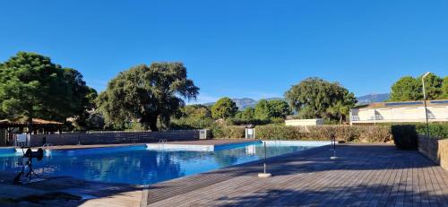 Lecci Apartment | Eden Cala Rossa appartement 3 chambres et grande terrasse dans résidence hotelière Fiori di Cala Rossa à Lecci