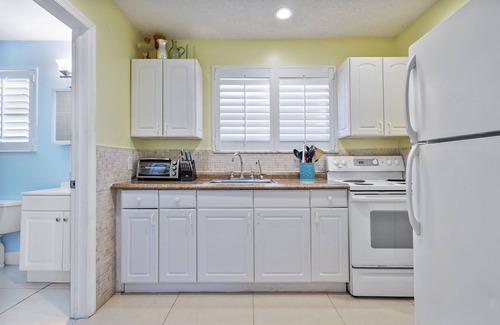 Lauderdale-by-the-Sea Apartment | Eden's Reef dot com: 3bed/3bath