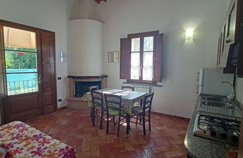Latignano Apartment | EDERA apartment NO KIDS location, up to 6 adults