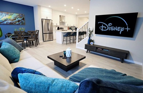 West Edmonton House | Edgemont Escape |A/C|Family Friendly|WEM|Disney+