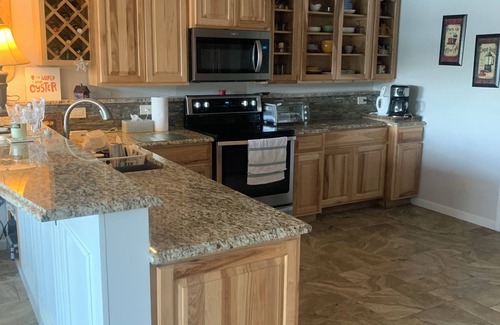 Berryville House | Edgewater Main Lakehouse 1 of 2, 5 bdrm, 2 bath on Lake Palestine with Boat Dock