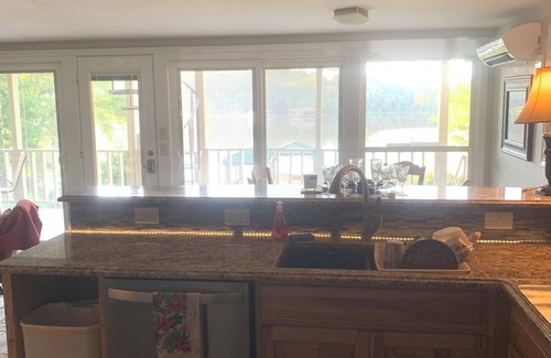 Berryville House | Edgewater Main Lakehouse 1 of 2, 5 bdrm, 2 bath on Lake Palestine with Boat Dock