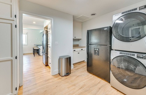 Benton House | 'Edgewater on Kentucky Lake' w/Hot Tub & Games