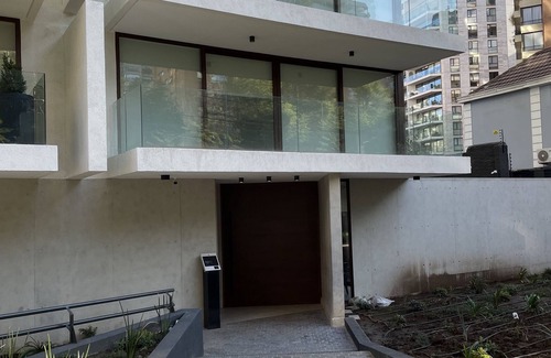 El Golf Apartment | Edificio Home, Modernos departamentos Barrio El Golf, Las Condes.