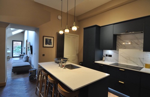 Tollcross House | Edinburgh City Centre Townhouse. Six bedrooms and six bathrooms