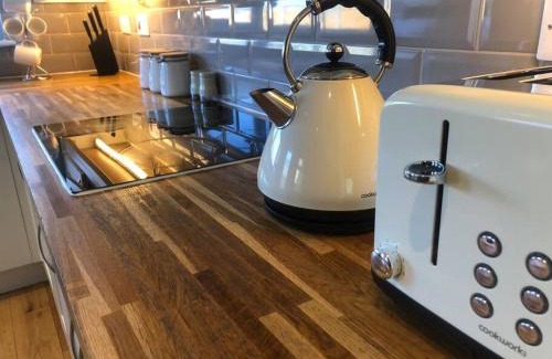 Swindon House | Edinburgh Street Home - Beautiful House with Free Parking and Wifi, Equipped with comfy furnitures