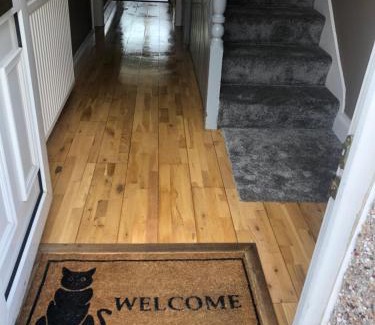 Swindon House | Edinburgh Street Home - Beautiful House with Free Parking and Wifi, Equipped with comfy furnitures