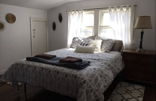 Lexington House | 'Edith' Carriage House Getaway - I-75/Hamburg!