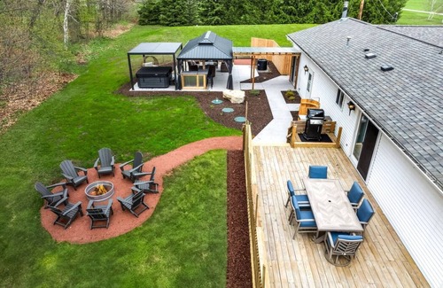 Egg Harbor House | Egg Harbor Fall & Winter Escape|Sauna|Hot Tub|Privacy|