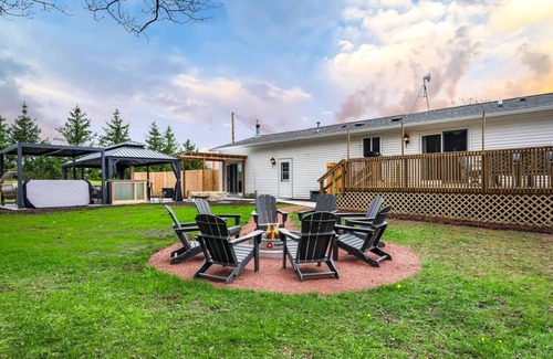 Egg Harbor House | Egg Harbor Fall & Winter Escape|Sauna|Hot Tub|Privacy|