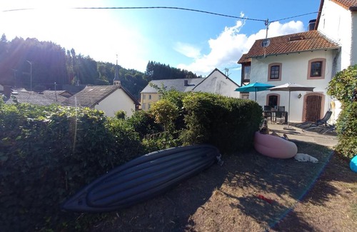 Eisenschmitt House | Eifel Duitsland fraai vakantiehuis met tuin