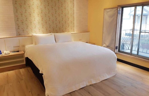 Hunei District Hotel | Eiffel Motel
