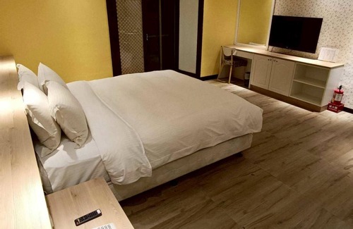 Hunei District Hotel | Eiffel Motel