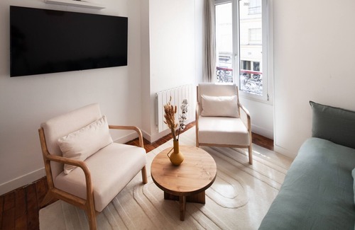 Quartier du Gros-Caillou Apartment | Eiffel Tower Rue Cler