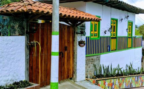 Salento Ski Chalet | El Aguacate - Casa Tipica Cafetera Colombiana
