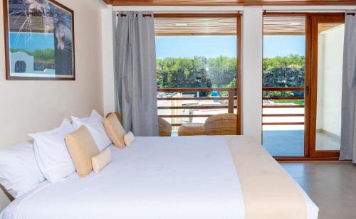 Bahia de la Academia Hotel | El Barranco Galapagos