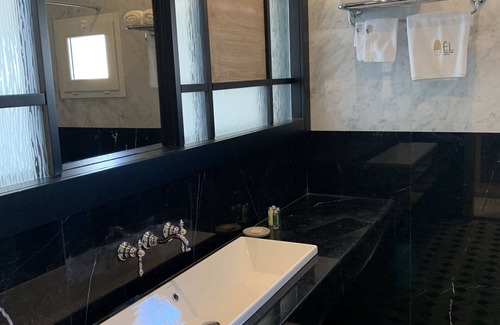 Tyre Hotel | El Boutique Hotel