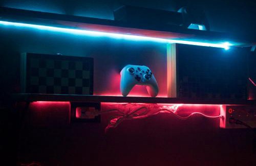 Balibago House | EL MEIR STAYCATION SMART CINEMA CABIN BESIDE ENCHANTED KiNGDOM