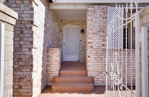 El Paso Cottage | El Paso Vacation Rental ~ 6 Mi to Downtown!