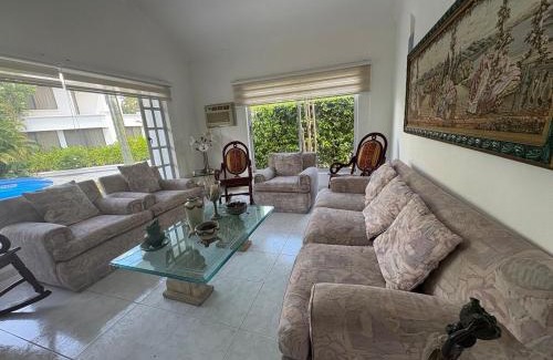 Girardot House | El Peñón golf course tennis BBQ private pool